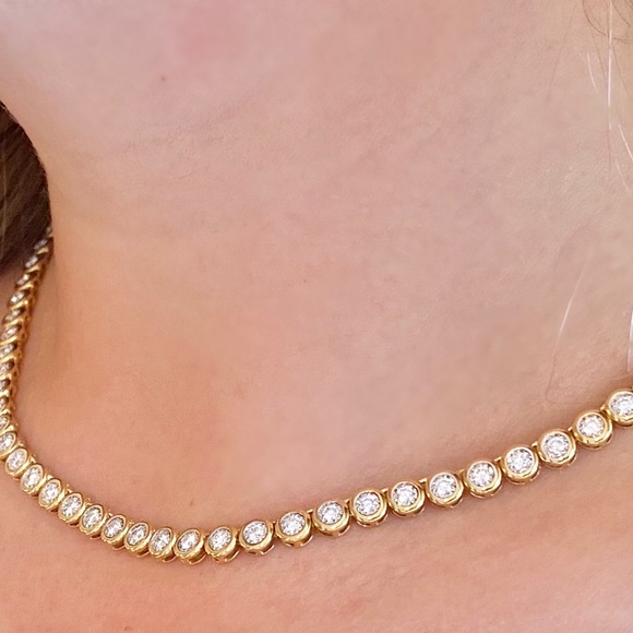 NEW 18k Gold-Plated Round Tennis Necklace– Tarnish Resistant - Picture 4 of 10